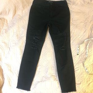 Forever 21 black ripped Jegging